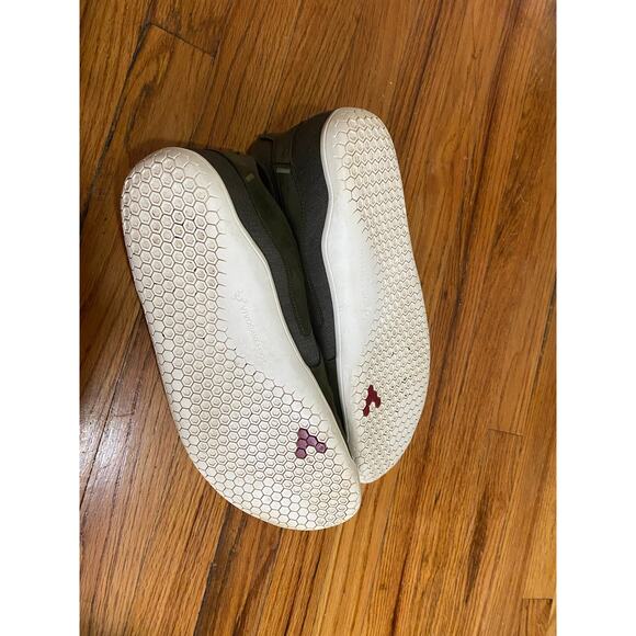 Athletic_Shoes
